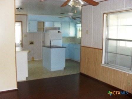 910 San Antonio St - Photo 2 of 17