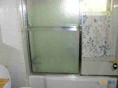 910 San Antonio St - Photo 7 of 17