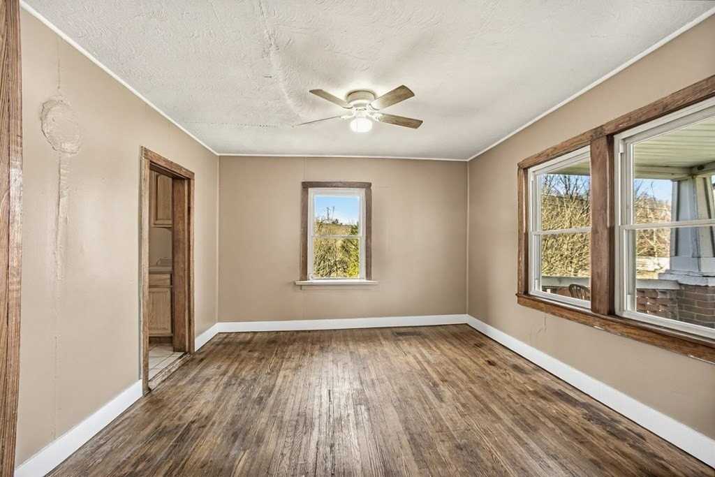 11494 New Garden Rd - Photo 7 of 37