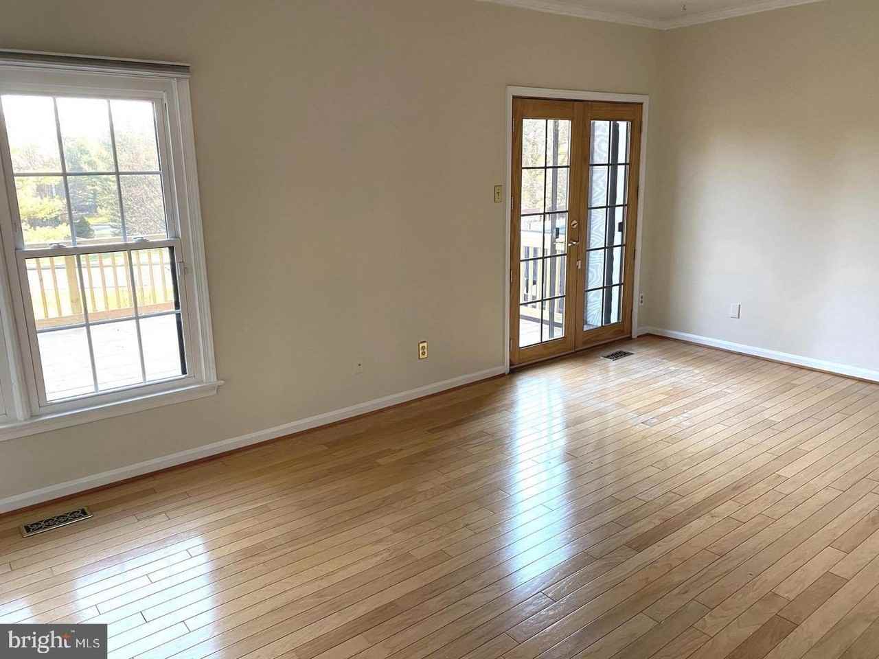 13 Dickens Sq - Photo 2 of 12