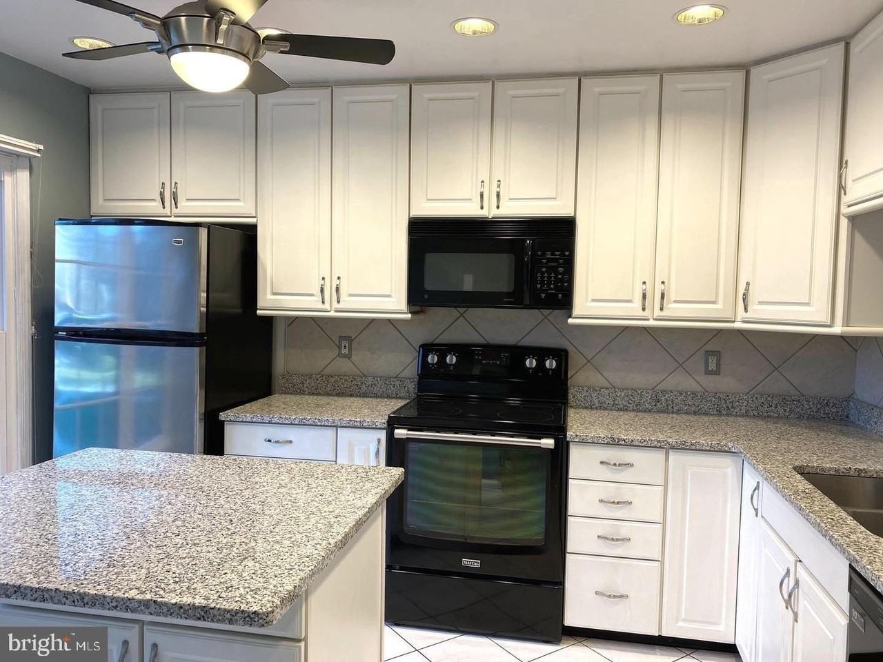 13 Dickens Sq - Photo 5 of 12