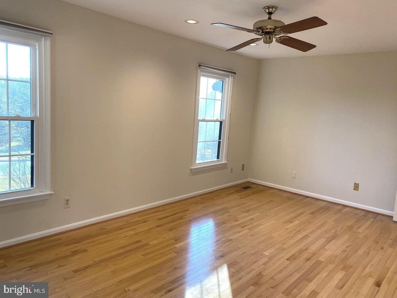 13 Dickens Sq - Photo 6 of 12