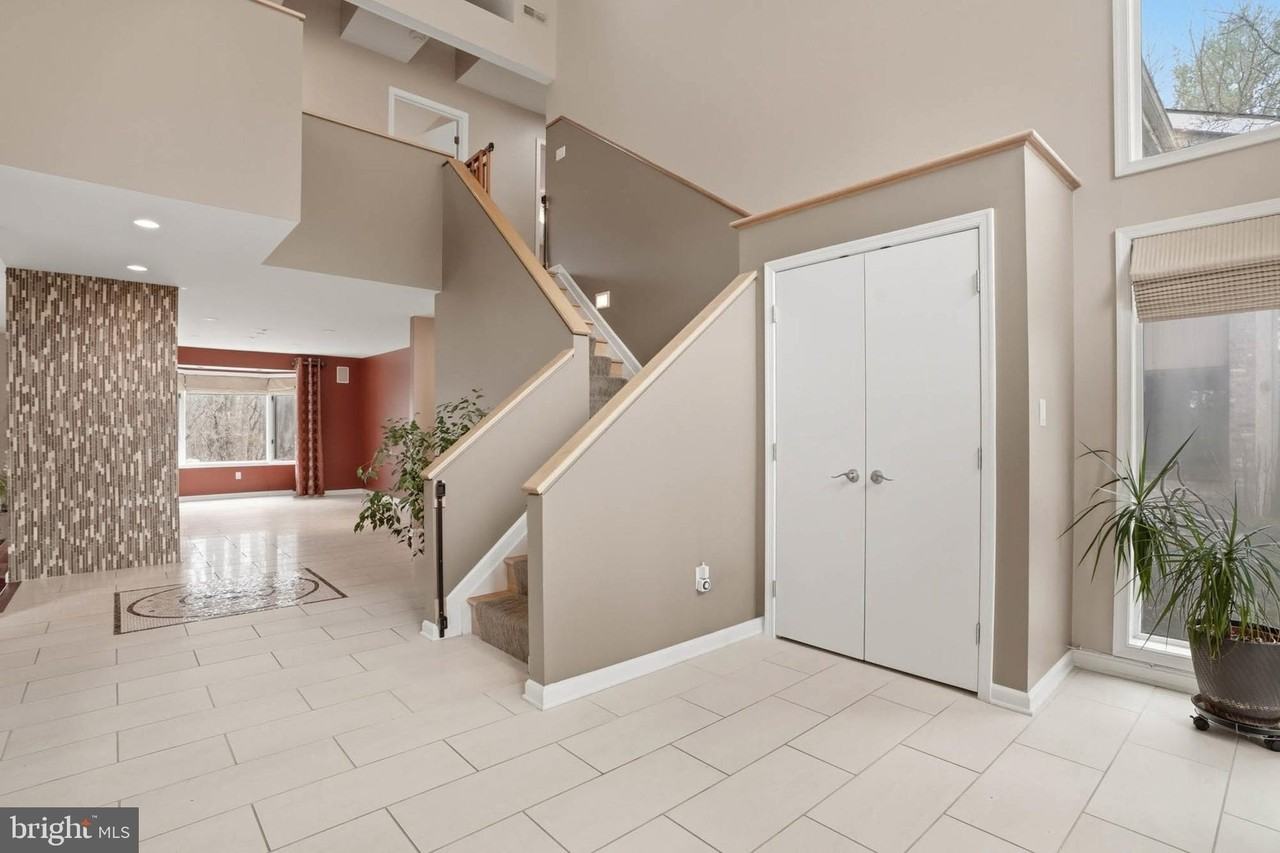 6614 Corina Ct - Photo 7 of 50