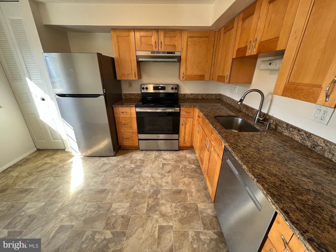 7728 Havenside Ter - Photo 2 of 37