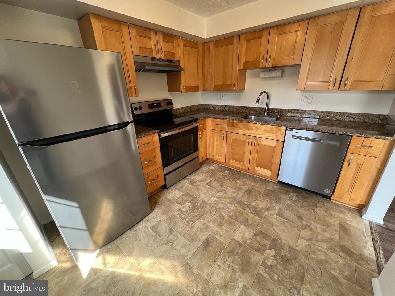 7728 Havenside Ter - Photo 3 of 37