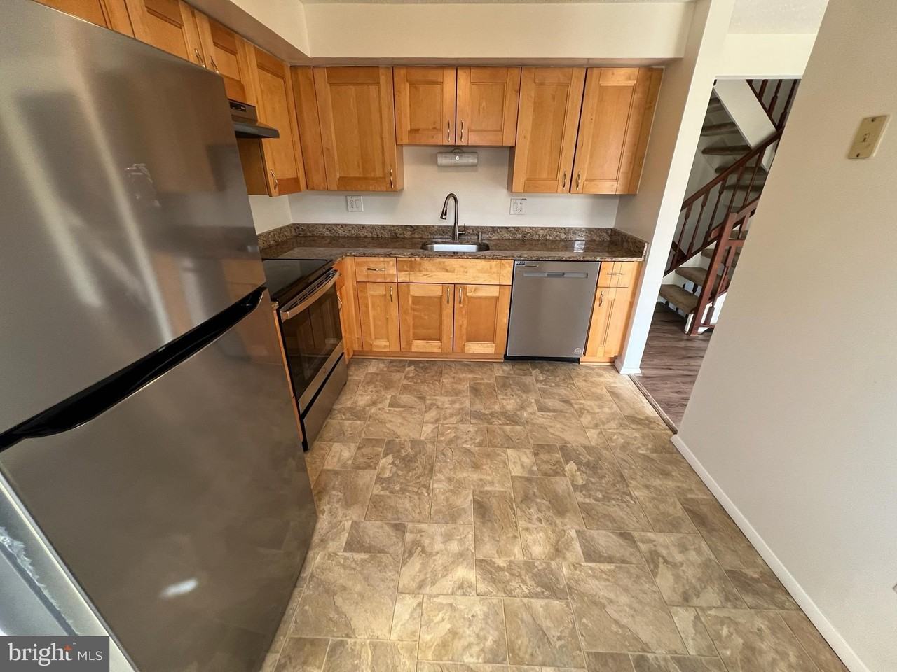 7728 Havenside Ter - Photo 4 of 37