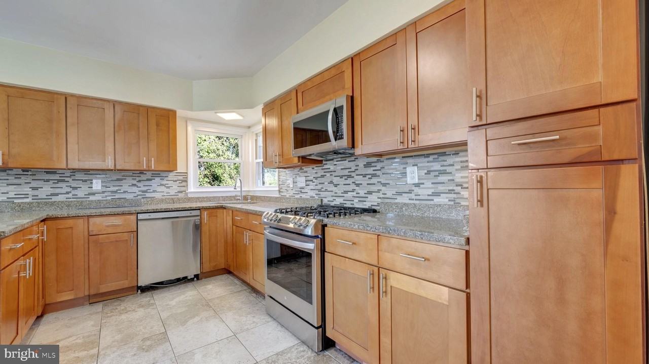 1604 Woodhill Ct - Photo 2 of 23