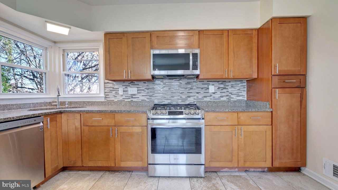 1604 Woodhill Ct - Photo 3 of 23