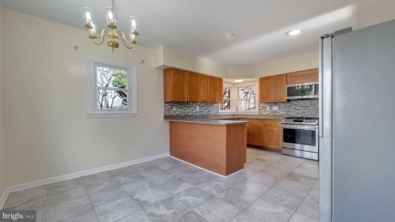 1604 Woodhill Ct - Photo 5 of 23
