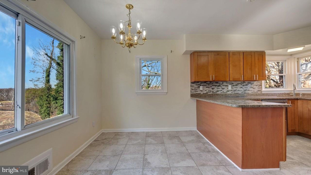 1604 Woodhill Ct - Photo 6 of 23