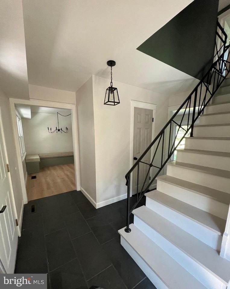 12304 Madeley Ln - Photo 5 of 21