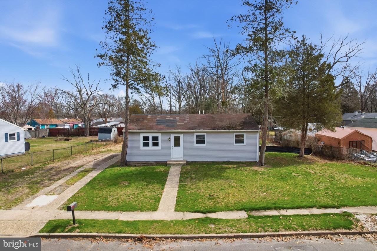 4 Coville Dr - Photo 3 of 50