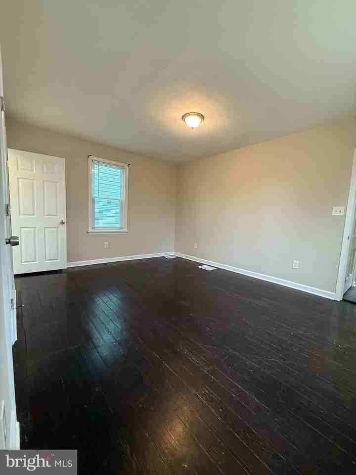 228 W 3rd St Unit 1 - Photo 6 of 8