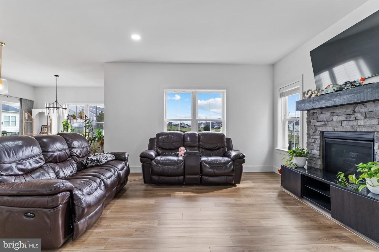 111 Stickley Dr - Photo 4 of 23