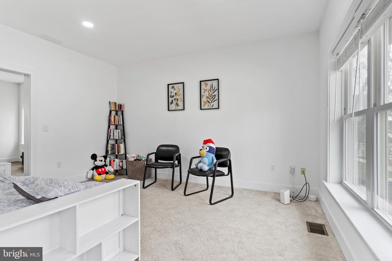 111 Stickley Dr - Photo 5 of 23