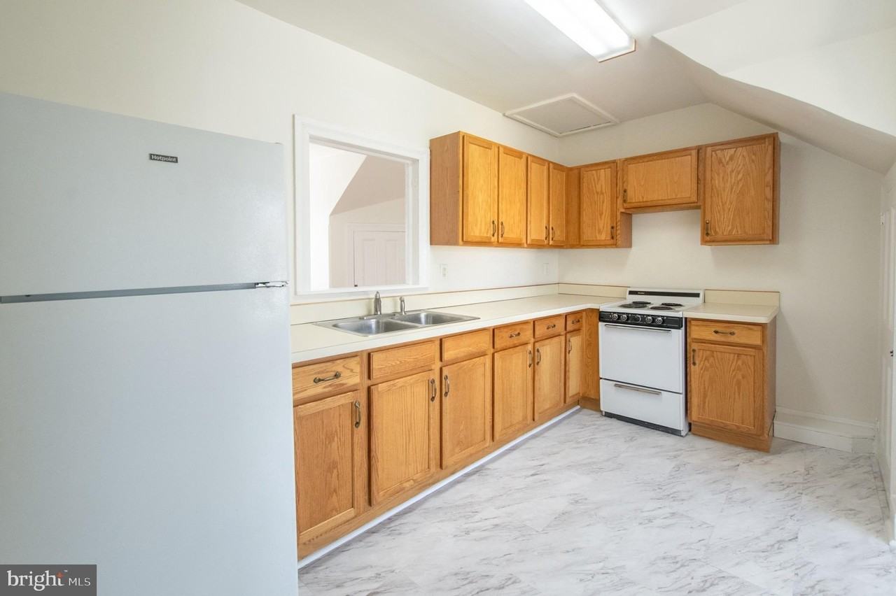 401 W Washington St - Photo 3 of 16