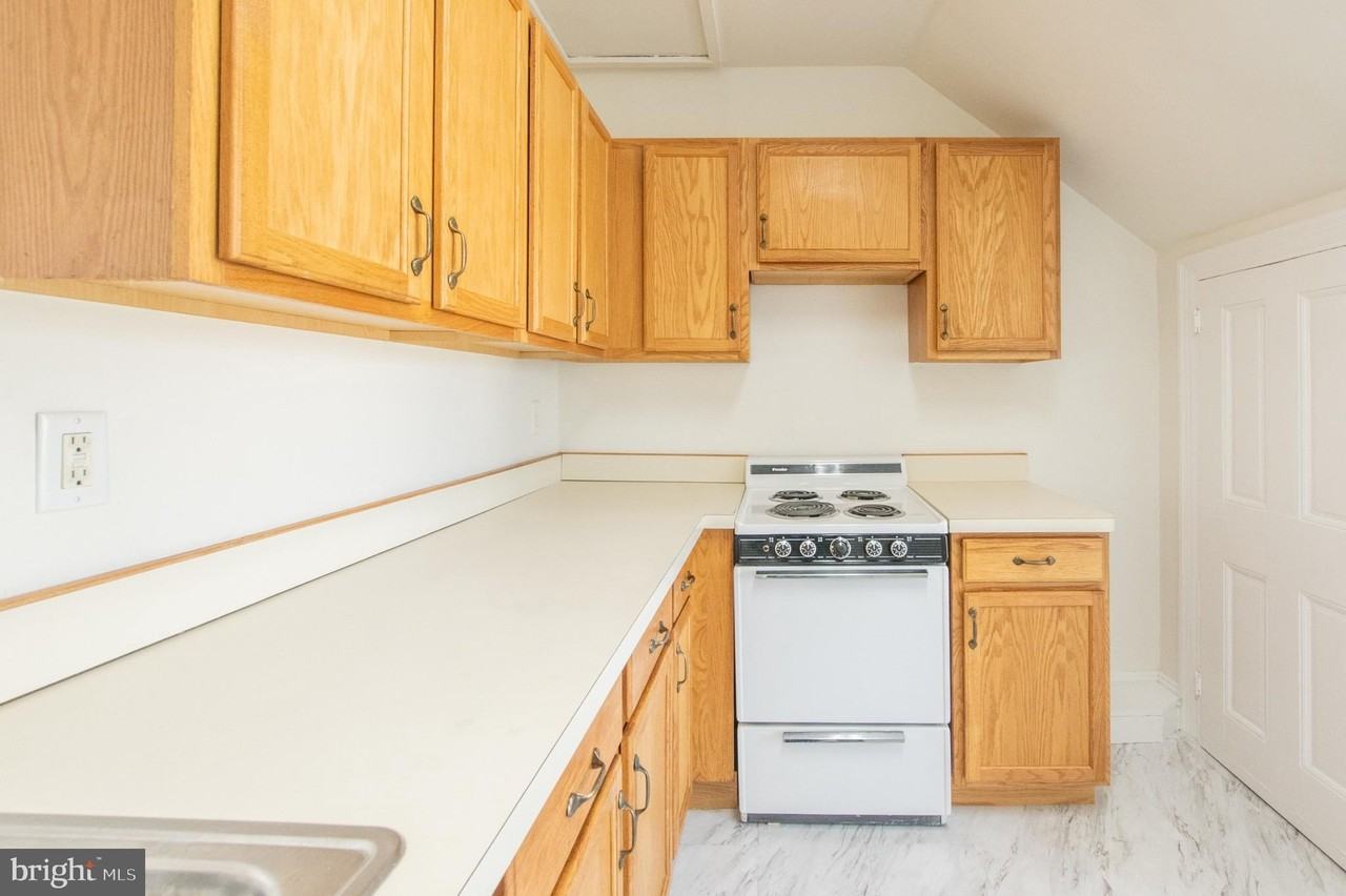 401 W Washington St - Photo 5 of 16