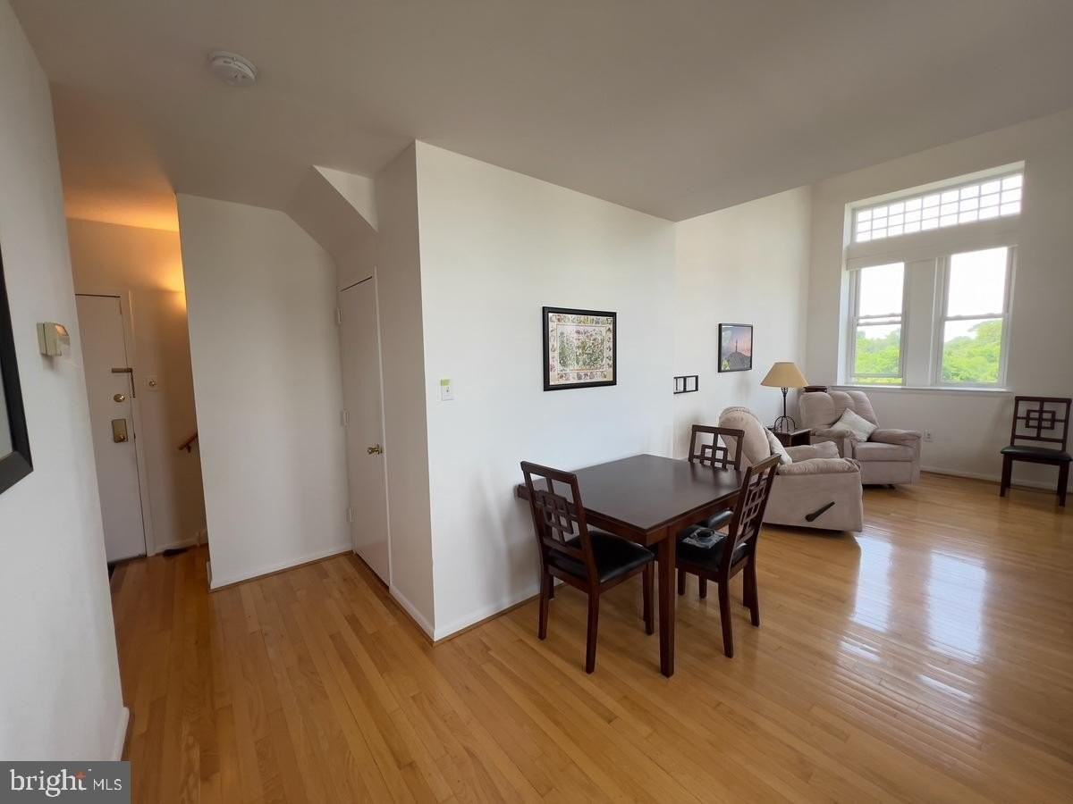 825 N 29th St Apt 5aa - Photo 4 of 48