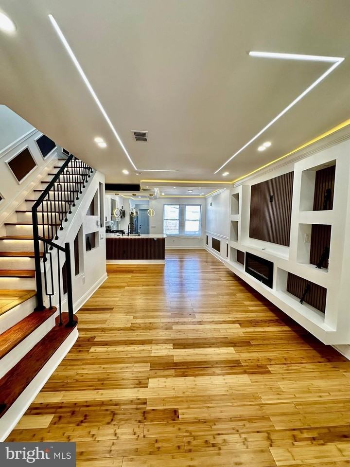 6021 Clifford Ter - Photo 2 of 13