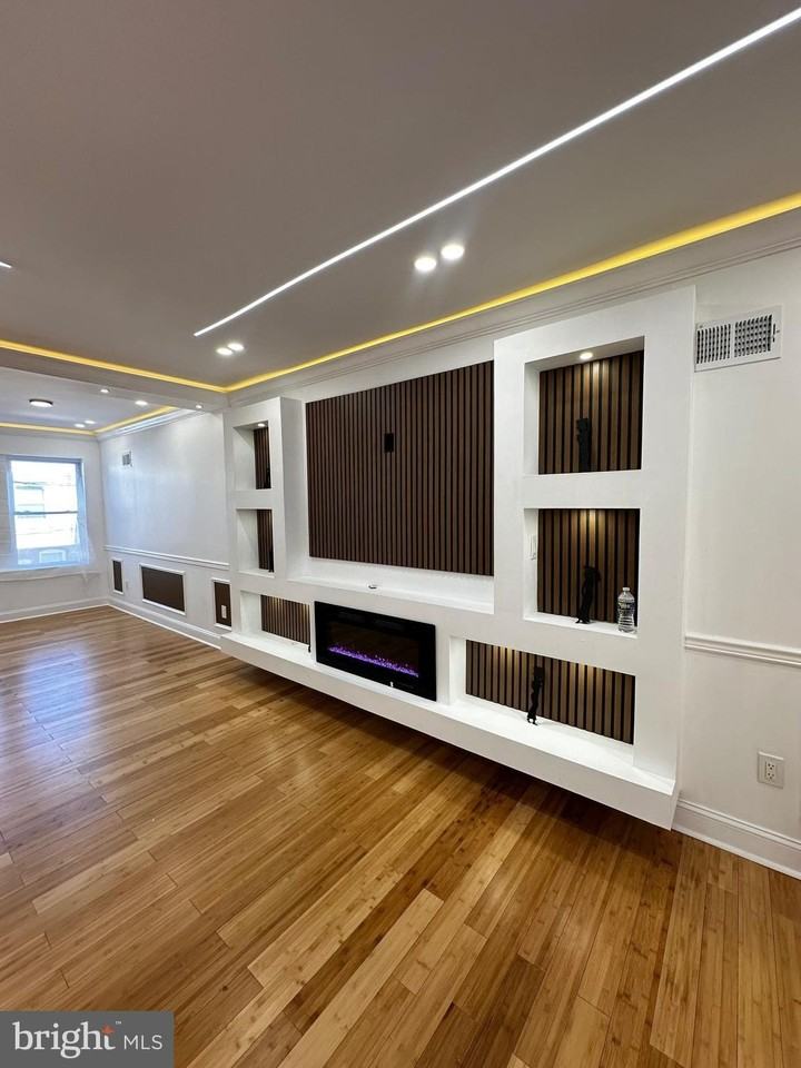 6021 Clifford Ter - Photo 3 of 13