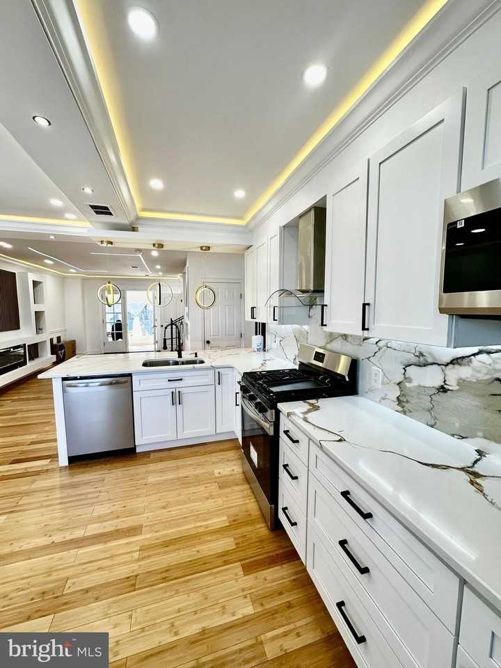 6021 Clifford Ter - Photo 7 of 13