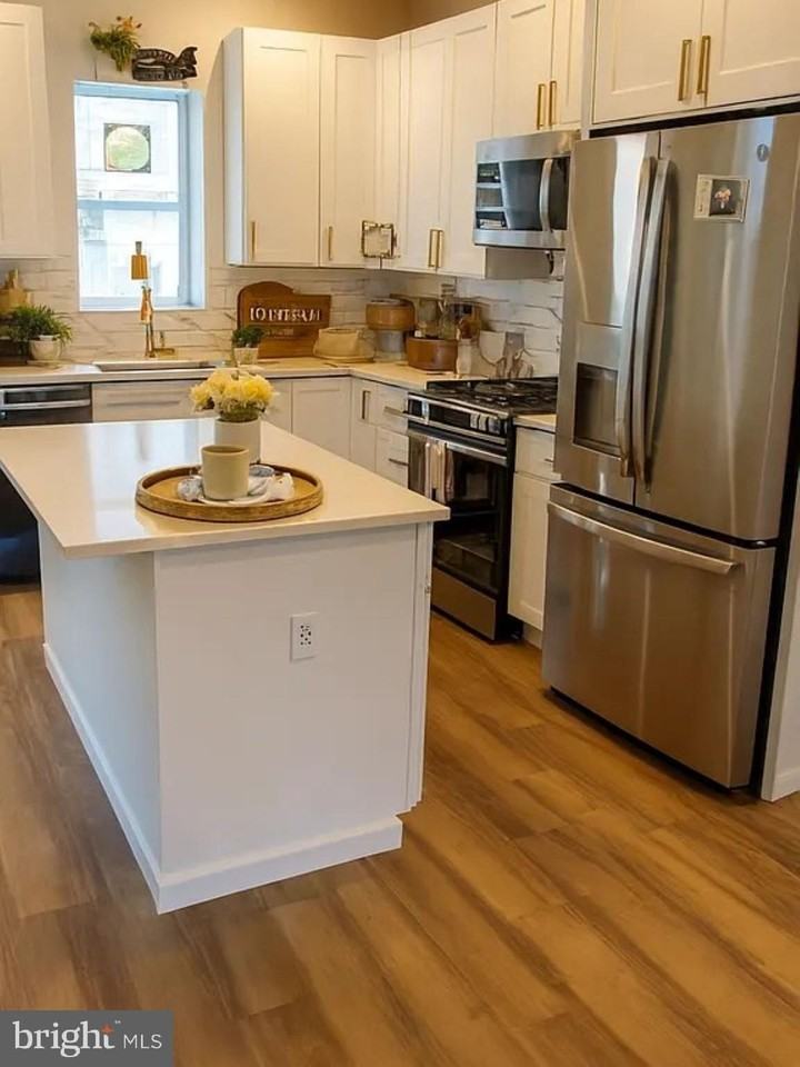 1525 S 24th St - Photo 3 of 6