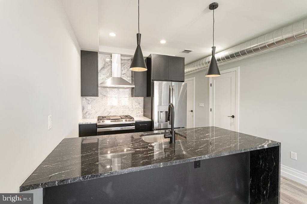 526 Brown St Apt 403 - Photo 3 of 13