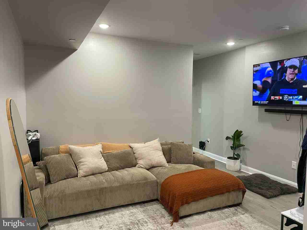 667 N 39th St Unit 2 - Photo 3 of 14