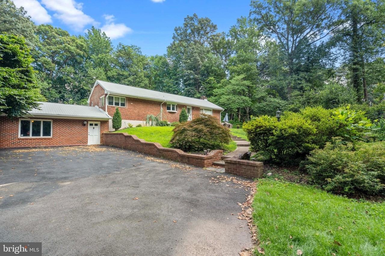 5135 Summit Dr - Photo 2 of 50