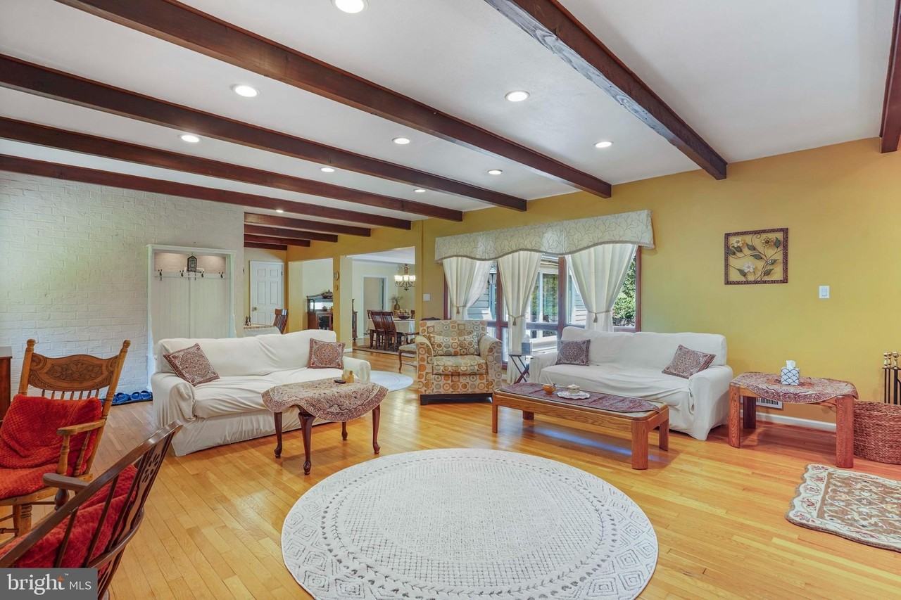 5135 Summit Dr - Photo 3 of 50