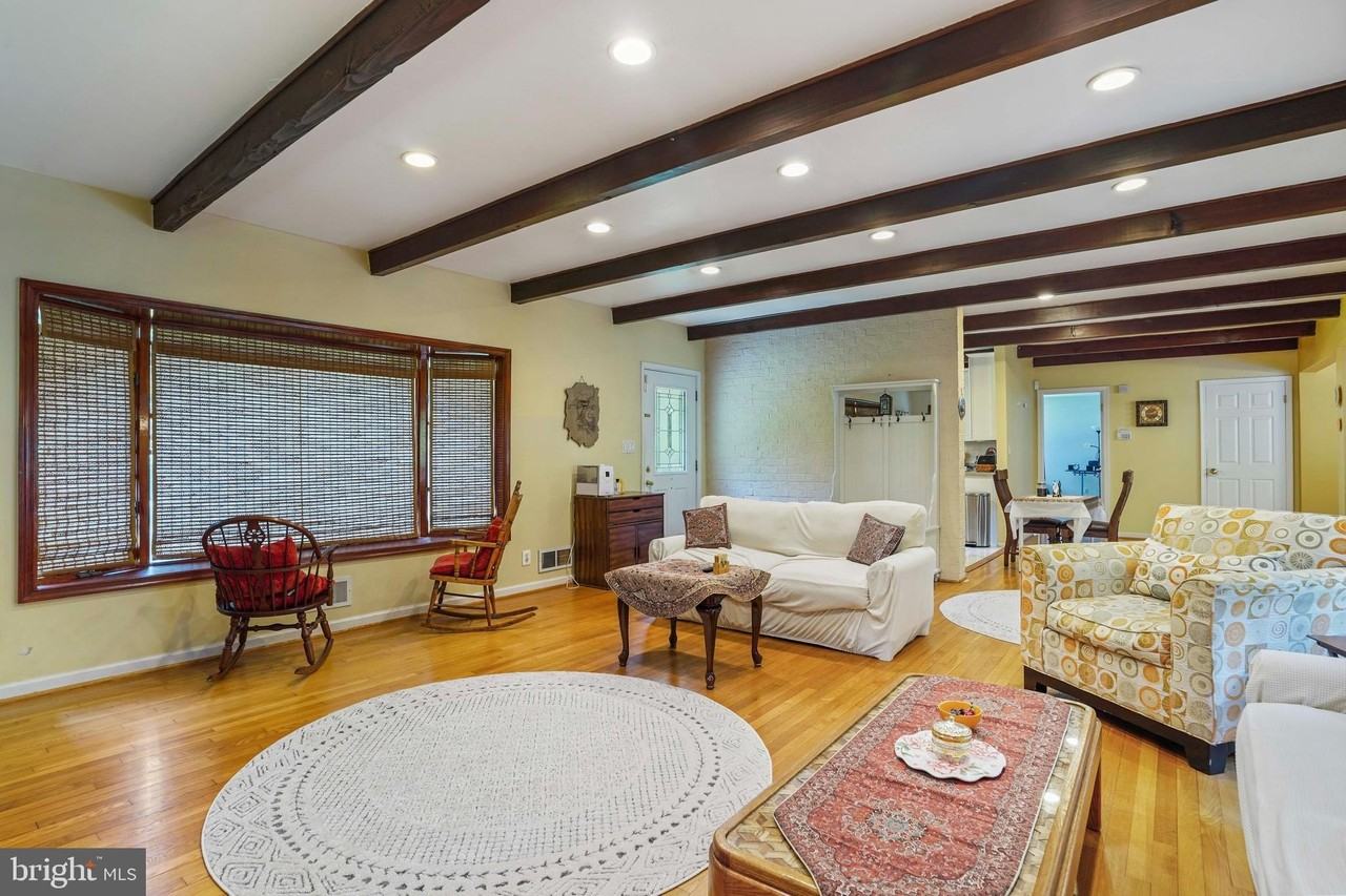 5135 Summit Dr - Photo 4 of 50