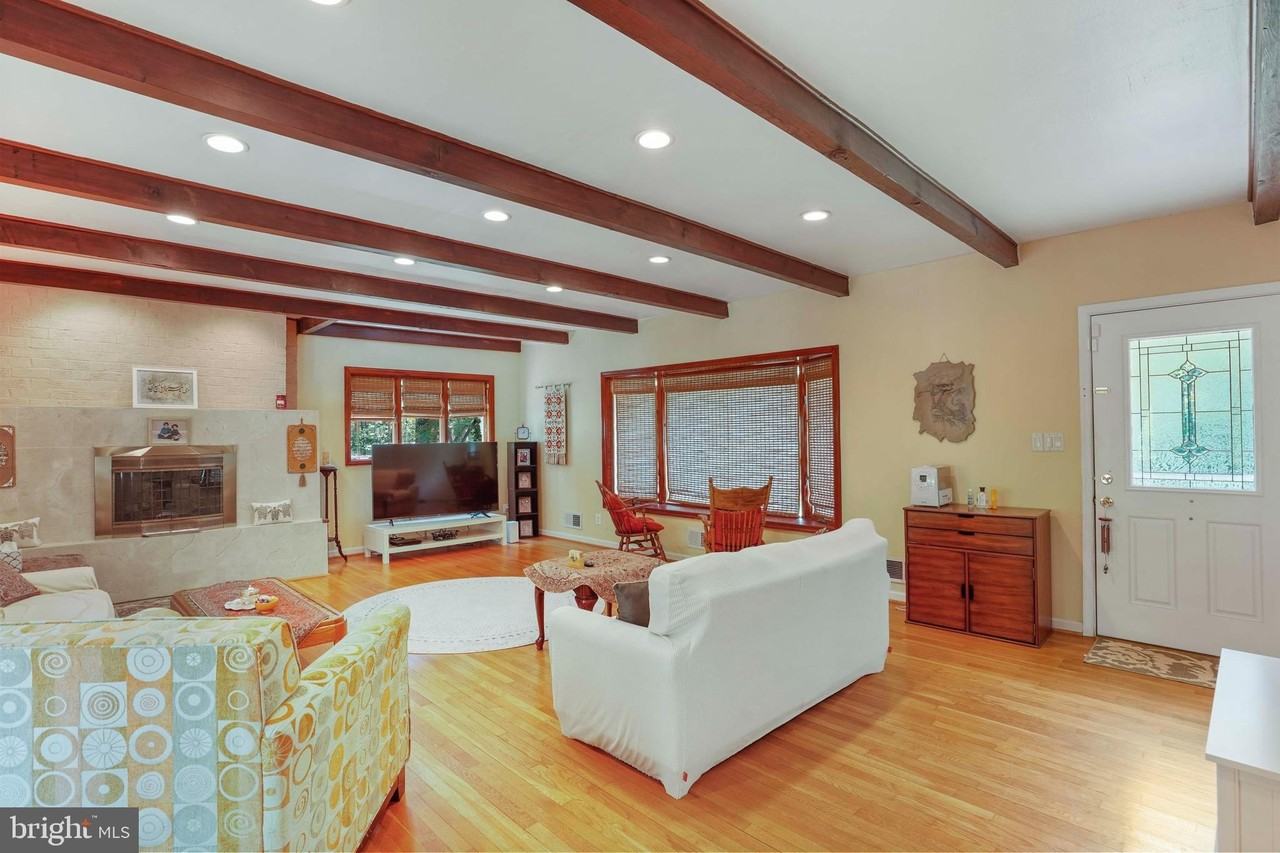 5135 Summit Dr - Photo 6 of 50