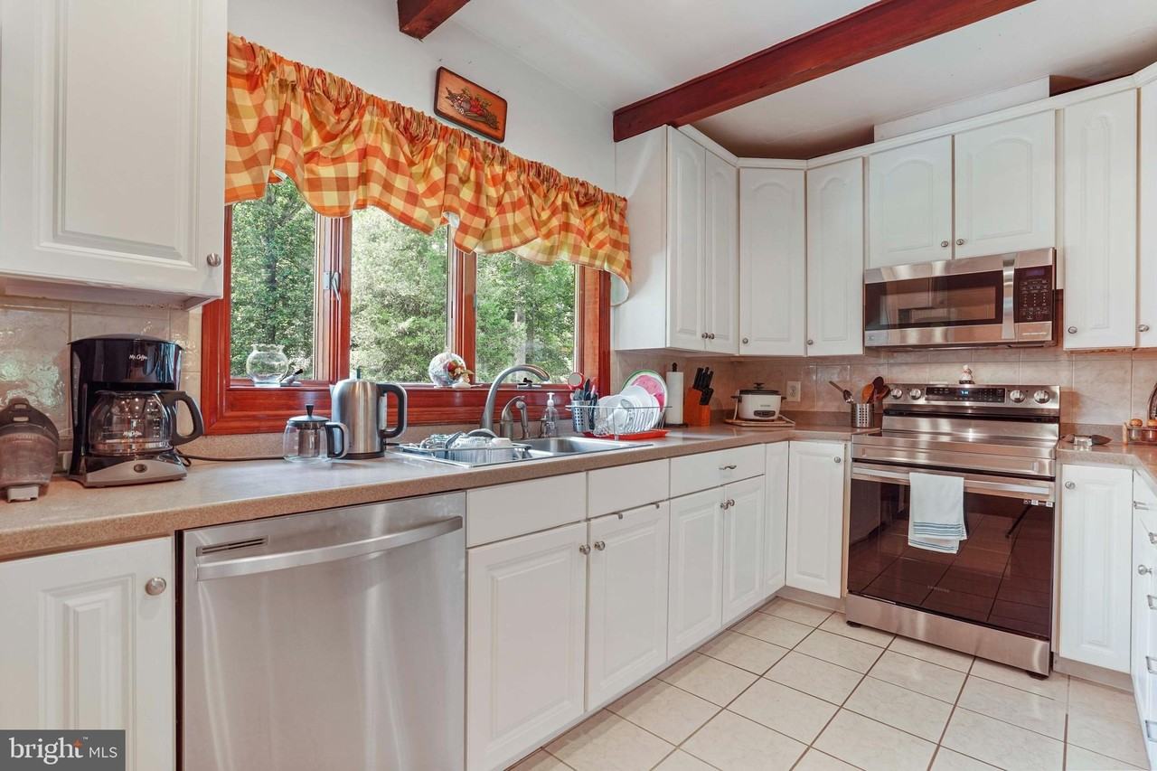 5135 Summit Dr - Photo 7 of 50