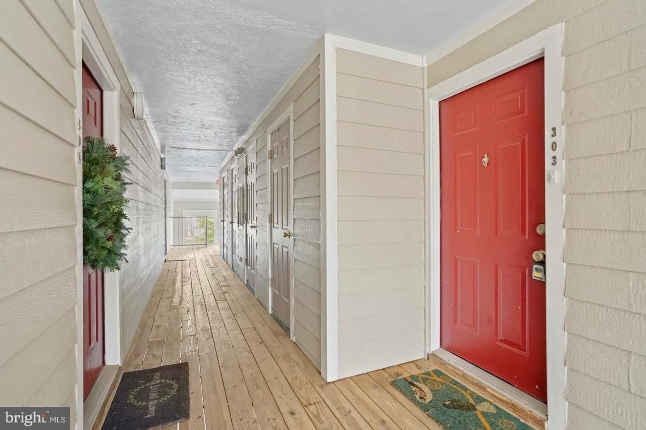 20951 Timber Ridge Ter Unit 303 - Photo 2 of 14