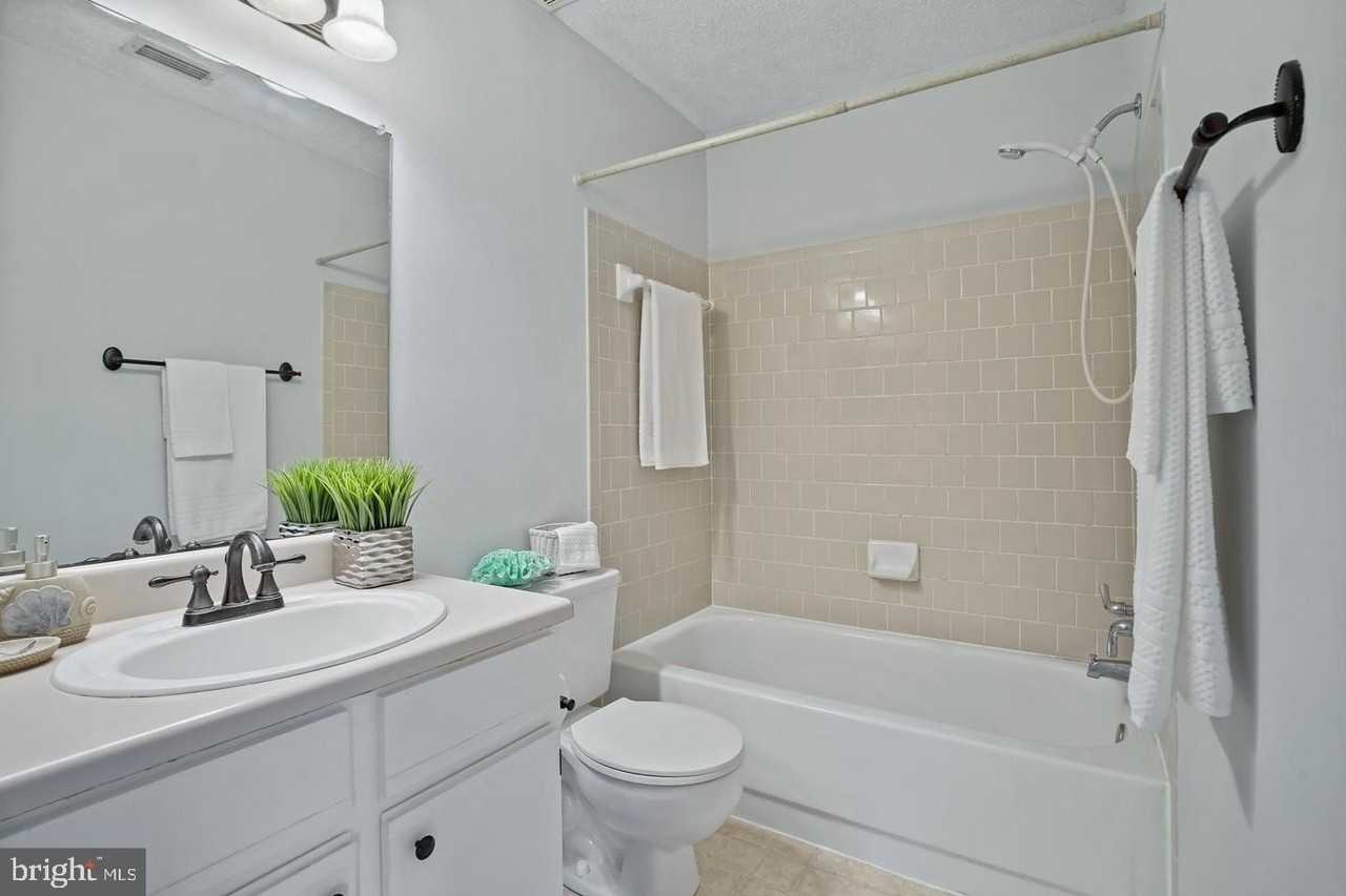 20951 Timber Ridge Ter Unit 303 - Photo 3 of 14