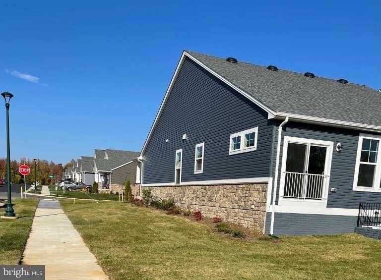 725 Coastal Ave - Photo 7 of 9