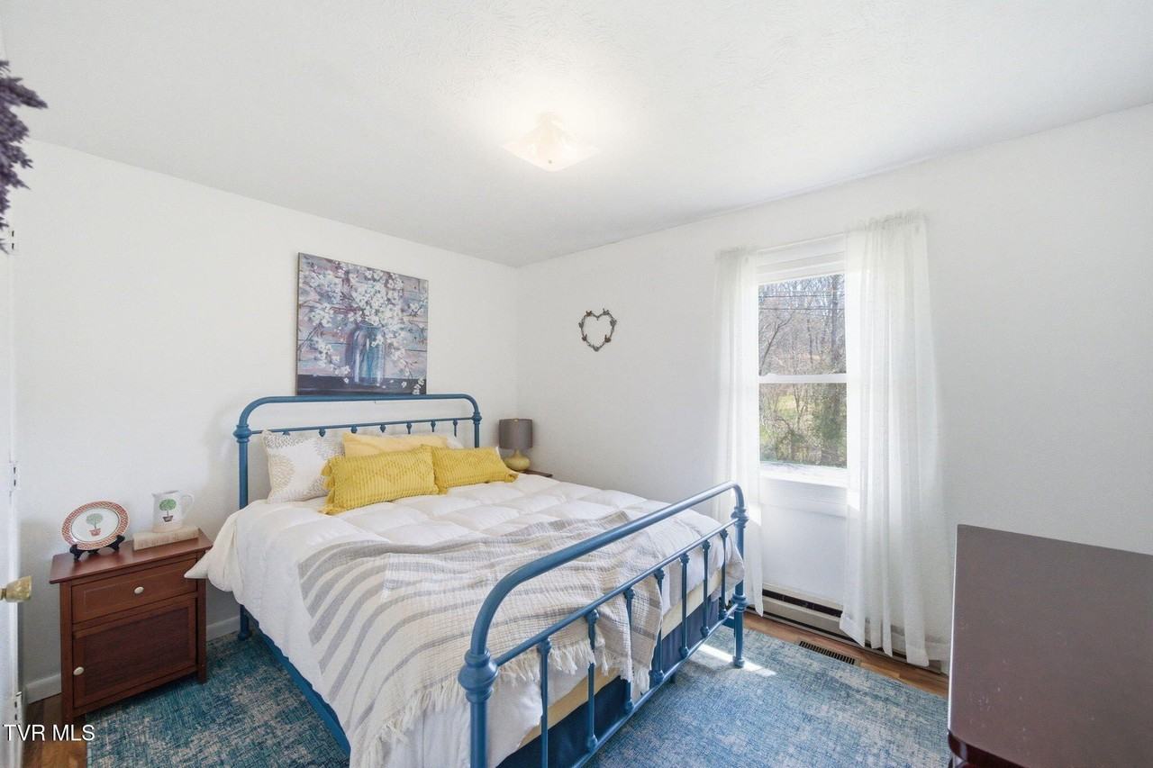 392 Minga Rd - Photo 2 of 29