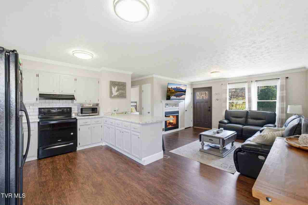 392 Minga Rd - Photo 4 of 29