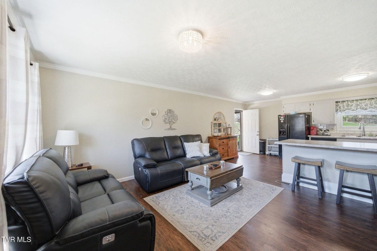392 Minga Rd - Photo 5 of 29