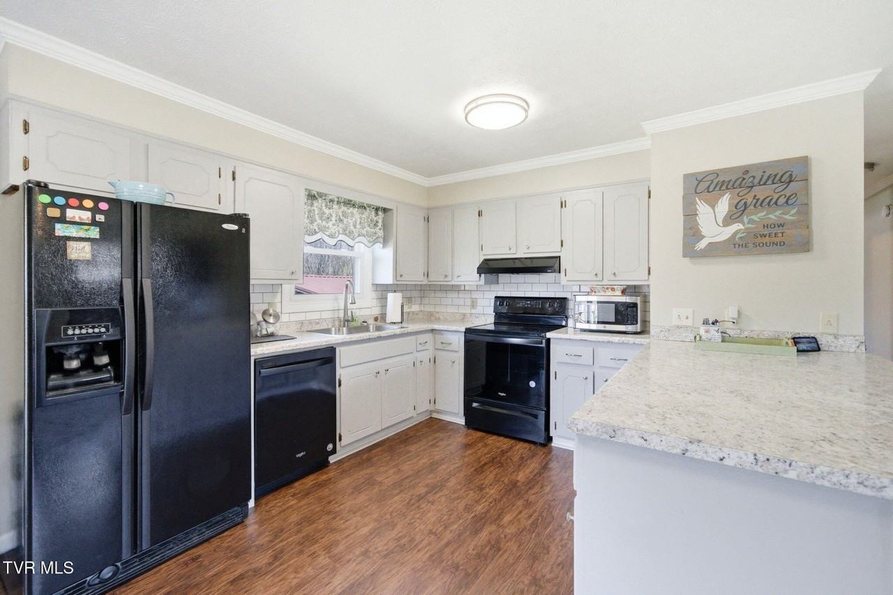 392 Minga Rd - Photo 7 of 29
