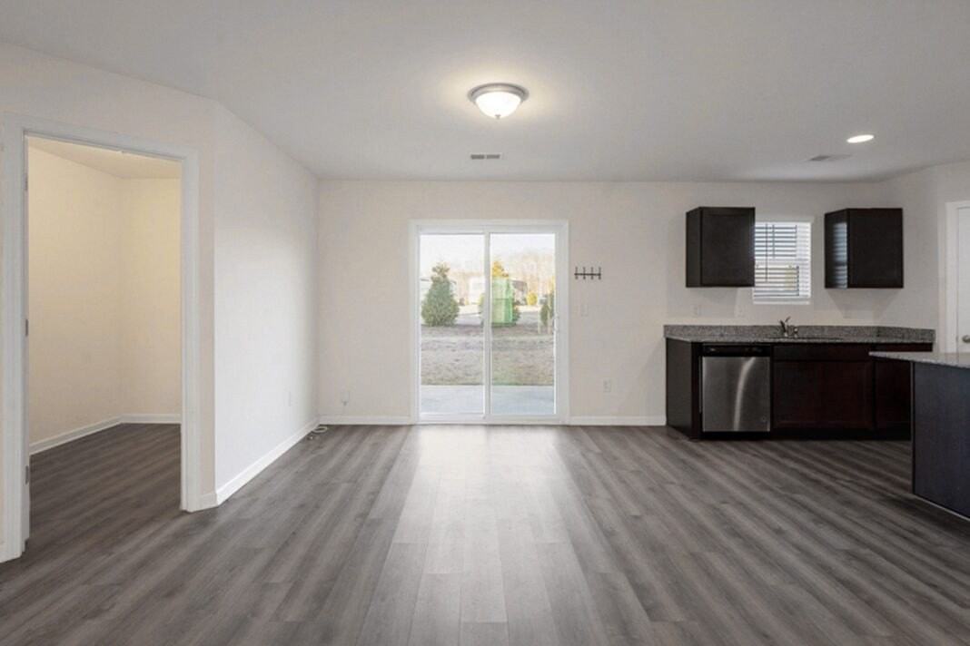 422 Seaborn Cir - Photo 3 of 19