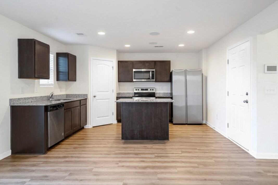 422 Seaborn Cir - Photo 4 of 19