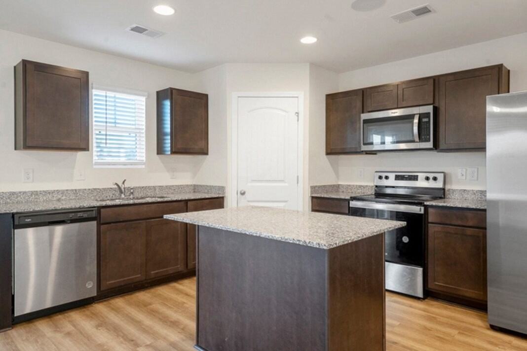 422 Seaborn Cir - Photo 5 of 19