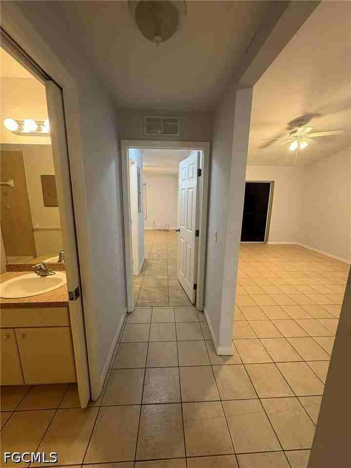 1002 W 12th St - Photo 4 of 17