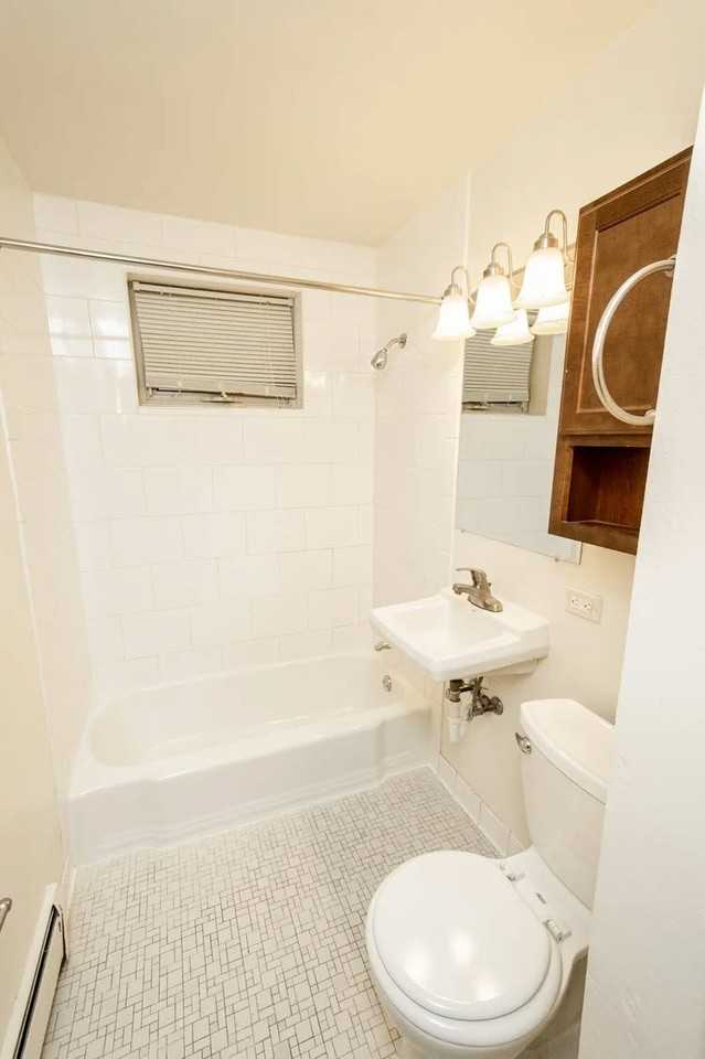 Bryant Ave Apartments | 2300 - Photo 7 of 20