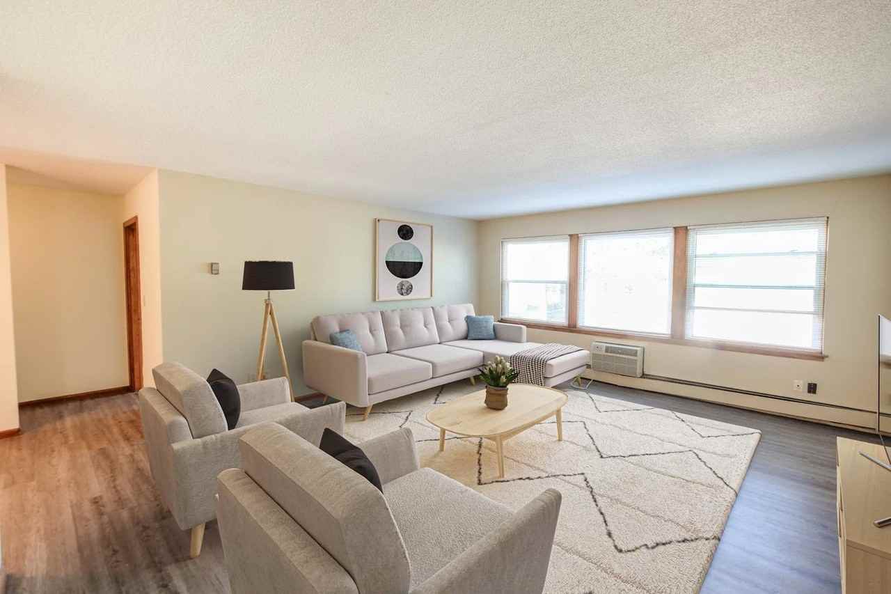 Bryant Ave Apartments | 2550 - Photo 2 of 24