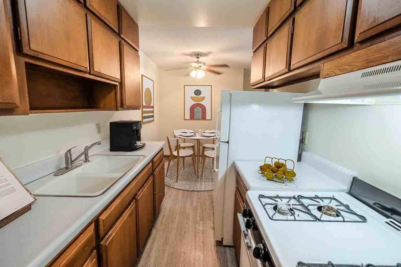 Bryant Ave Apartments | 2550 - Photo 4 of 24