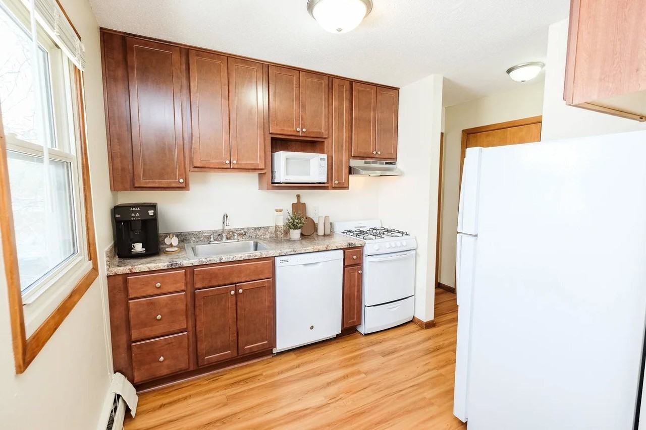 Bryant Ave Apartments | 3013 - Photo 5 of 19