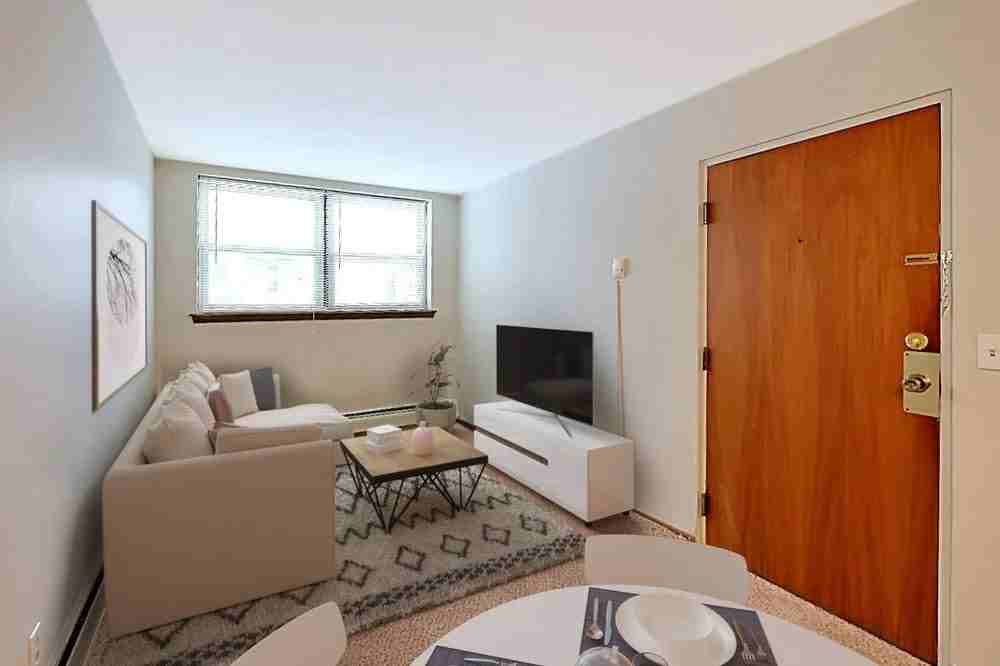 Bryant Ave Apartments | 3432 - Photo 2 of 11