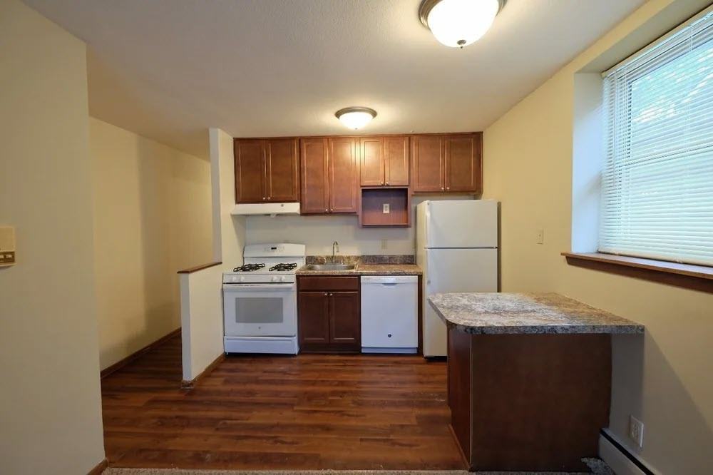 Bryant Ave Apartments | 3432 - Photo 6 of 11